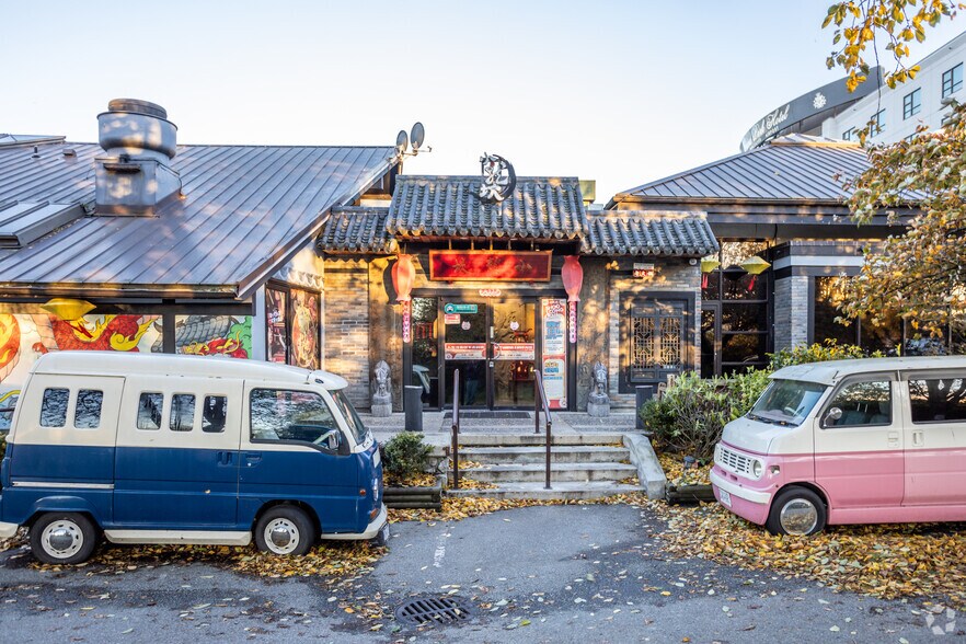 More Photos Of 8320 Alexandra Rd, Richmond Restaurant For Sale