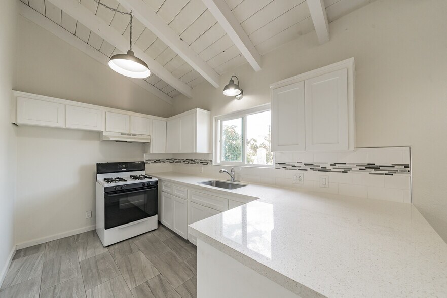 More Photos Of 3759 W 182nd St, Torrance Multifamily For Sale