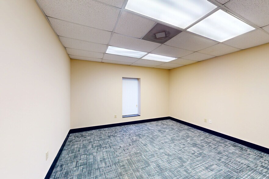 More Photos Of 121 Holt Industrial Cir, Acworth Warehouse For Lease