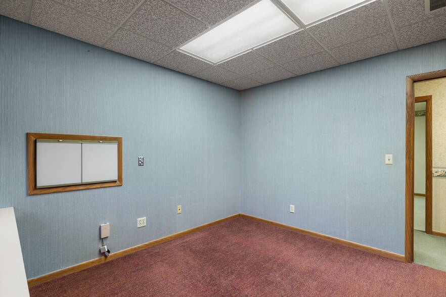 More Photos Of 370 Cline Ave, Mansfield Office Residential For Lease