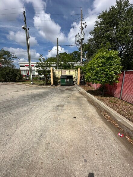 More Photos Of 7253 103rd St, Jacksonville General Retail For Sale