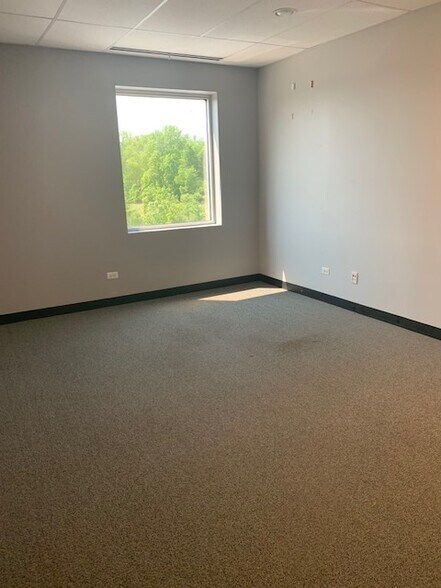 More Photos Of 1585 Beverly Ct, Aurora Warehouse For Sale