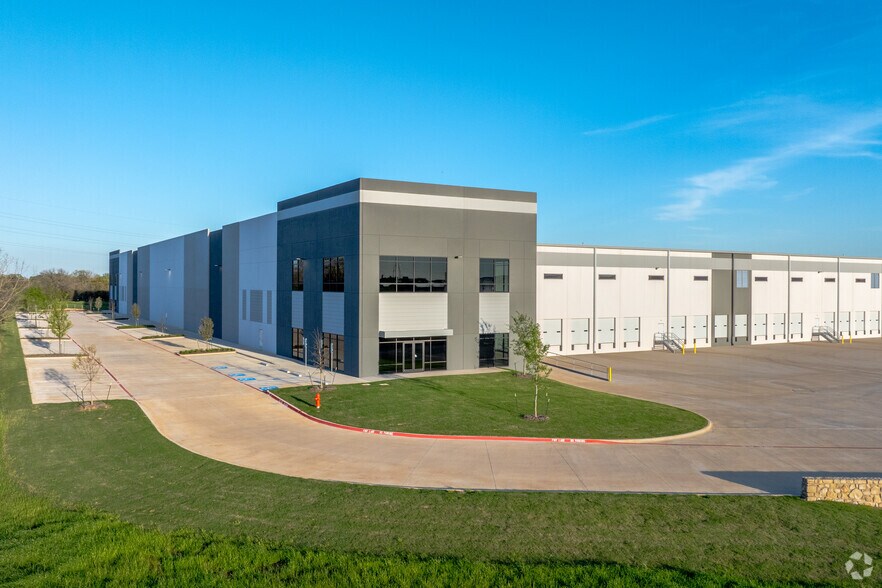 More Photos Of 3411 Mingo Rd, Denton Unknown For Lease