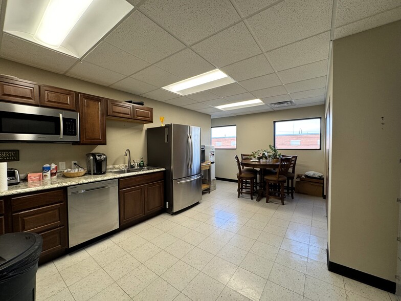 More Photos Of 1380 S Santa Fe Dr, Denver Flex For Sale