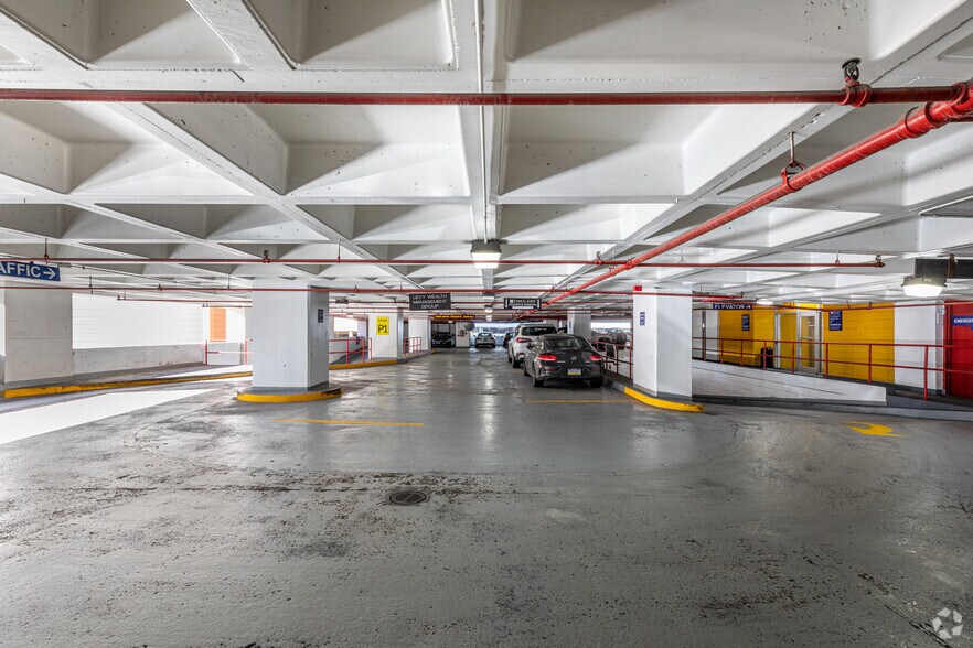 More Photos Of 1818 Market St, Philadelphia Office For Lease