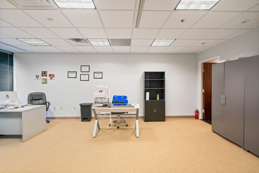 More Photos Of 5350 Shawnee Rd, Alexandria Medical For Sale
