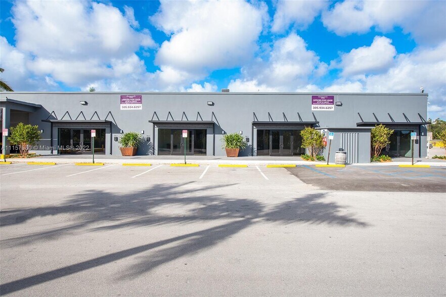 More Photos Of 3080 W Sheridan St, Hollywood Manufacturing For Lease