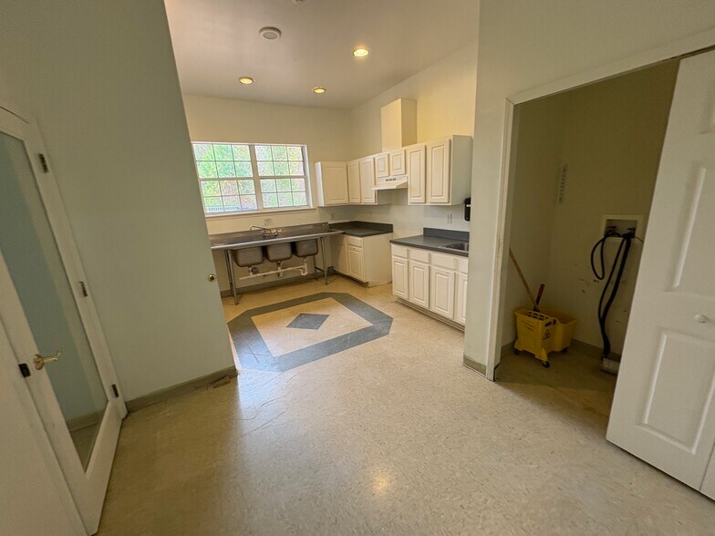 More Photos Of 1986 Citrona Dr, Fernandina Beach Daycare Center For Sale