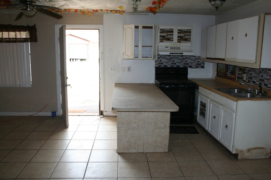 More Photos Of 12959 NE 250th Ct, Fort Mc Coy Freestanding For Sale