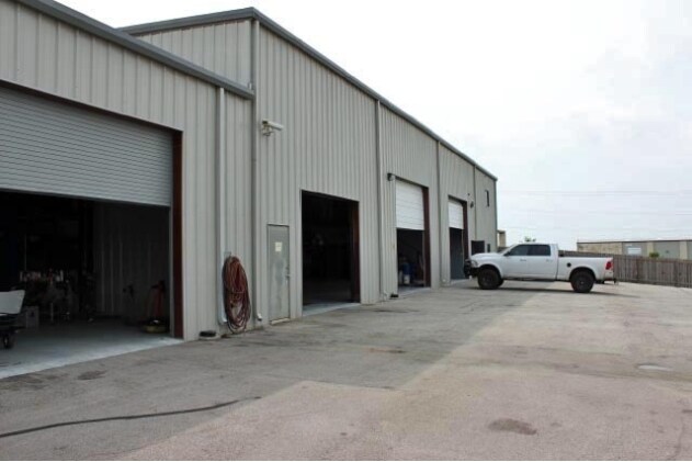More Photos Of 200 Trademark St, Buda Warehouse For Lease