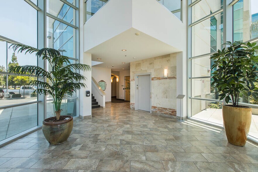 More Photos Of 1100 Flynn Rd, Camarillo Medical For Lease