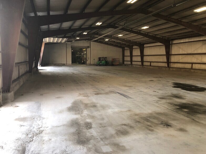 More Photos Of 801 E Cass St, Joliet Warehouse For Lease