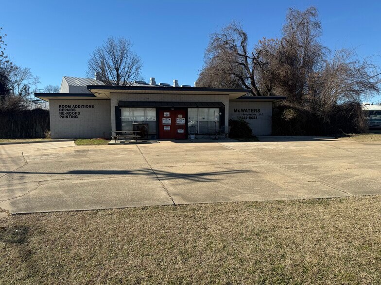 Primary Photo Of 701 Airport Dr, Shreveport Office For Sale