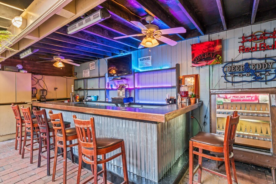 More Photos Of 8 Wall St, Huntington Restaurant For Sale