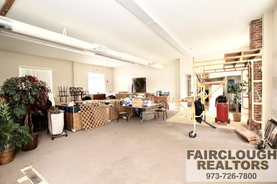 More Photos Of 430 Front St, Belvidere Hotel For Sale