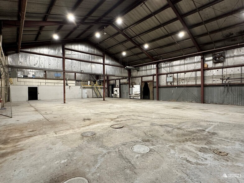More Photos Of 2626 8th Ave, Garden City Showroom For Sale