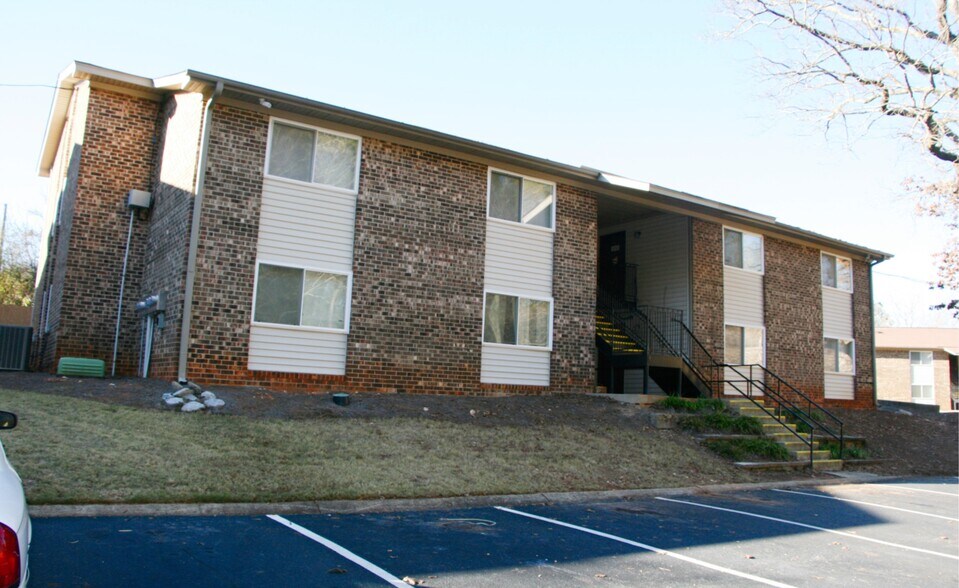 More Photos Of 601 Juniper Dr, Saluda Apartments For Sale