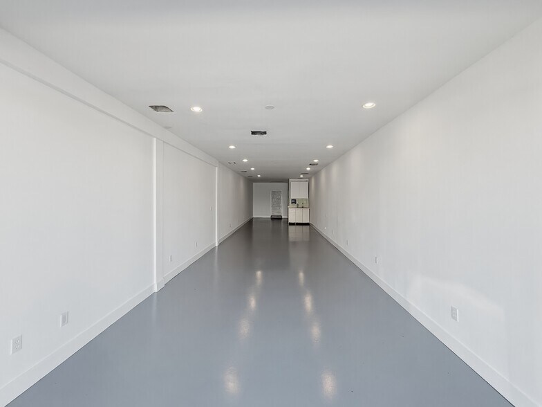 More Photos Of 18014-18016 Ventura Blvd, Encino Storefront For Lease