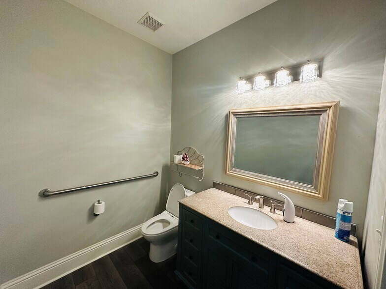 More Photos Of 6817 Southpoint Pky, Jacksonville Medical For Sale