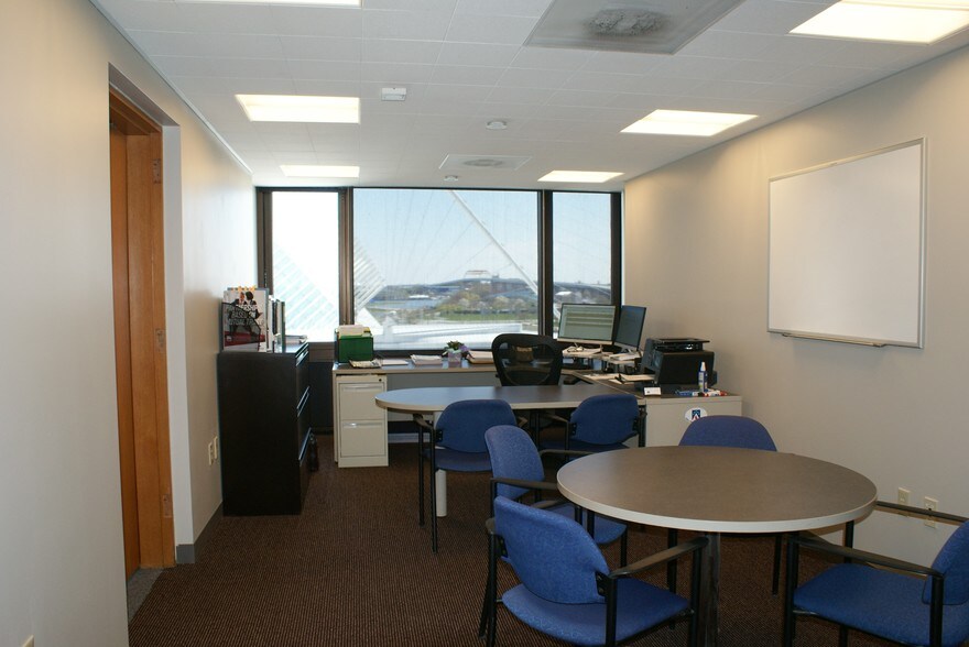 More Photos Of 750 N Lincoln Memorial Dr, Milwaukee Sports And Entertainment For Lease