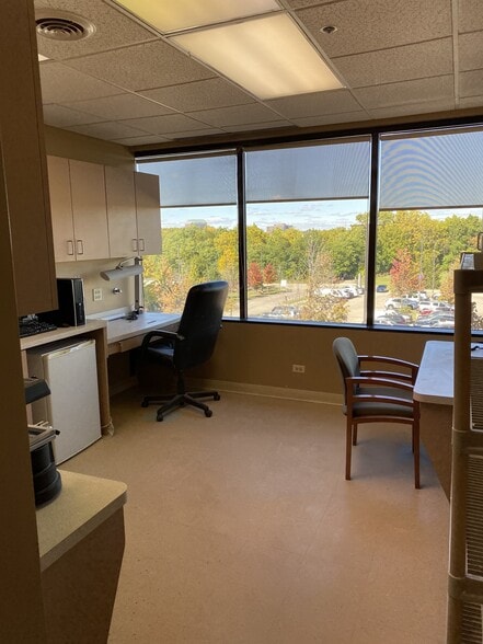 More Photos Of 1585 N Barrington Rd, Hoffman Estates Medical For Sale