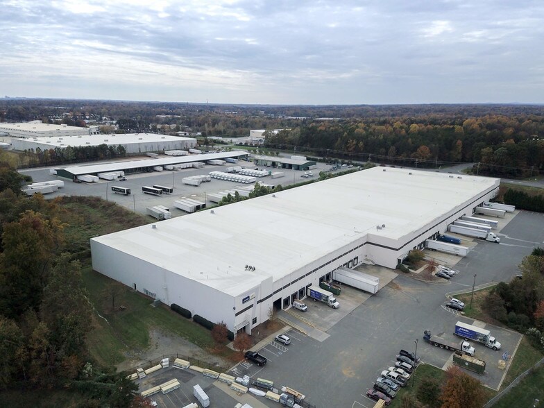 More Photos Of 7224 Statesville Rd, Charlotte Unknown For Lease