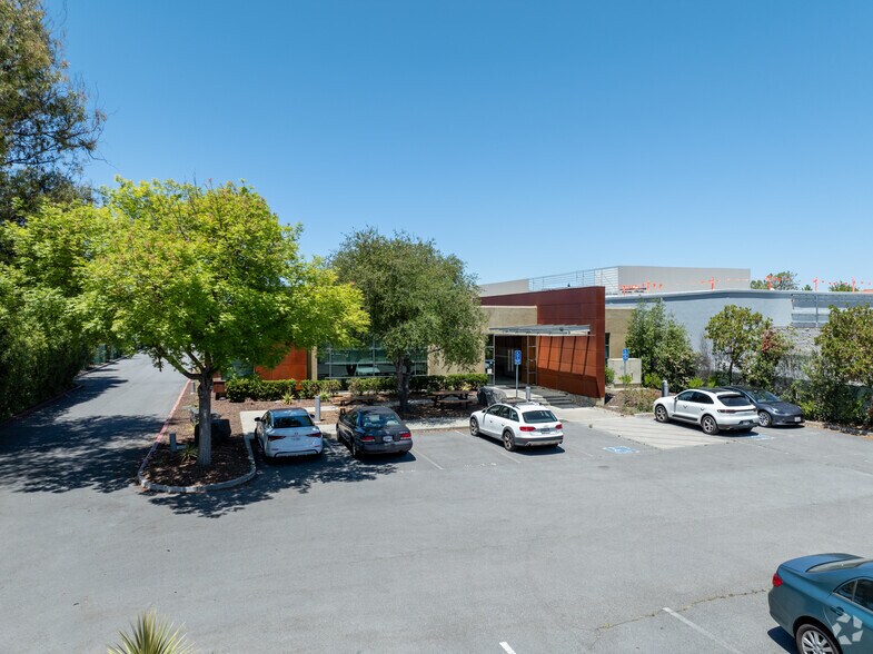 More Photos Of 4025 Bohannon Dr, Menlo Park Research And Development For Lease