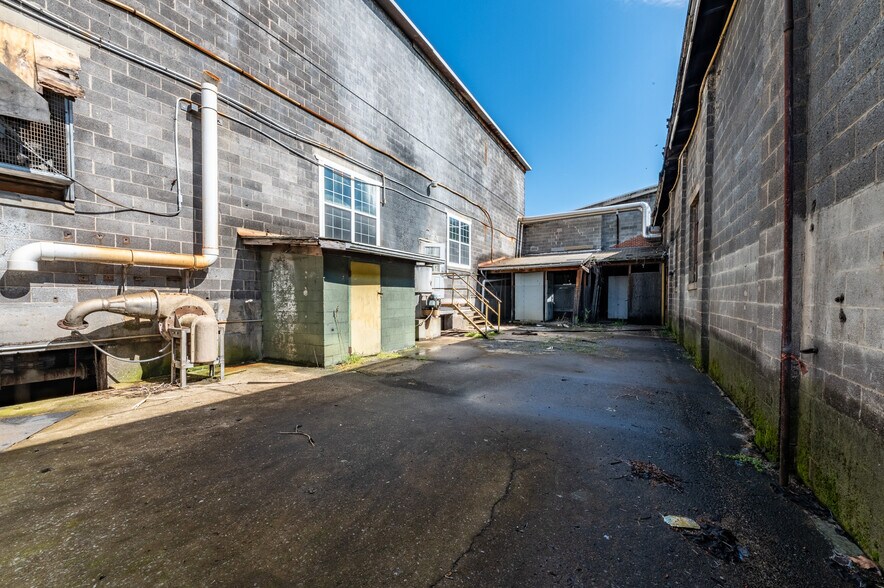 More Photos Of 164 Eyster Rd, Halltown Manufacturing For Sale