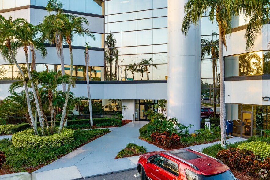 More Photos Of 28050 US Hwy 19 N, Clearwater Office For Lease