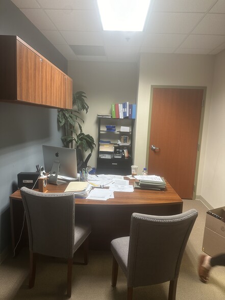 More Photos Of 7001 Heritage Village Plz, Gainesville Office For Lease