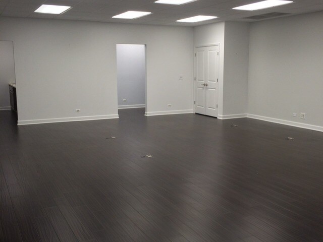 More Photos Of 6650 N Northwest Hwy, Chicago Office For Lease