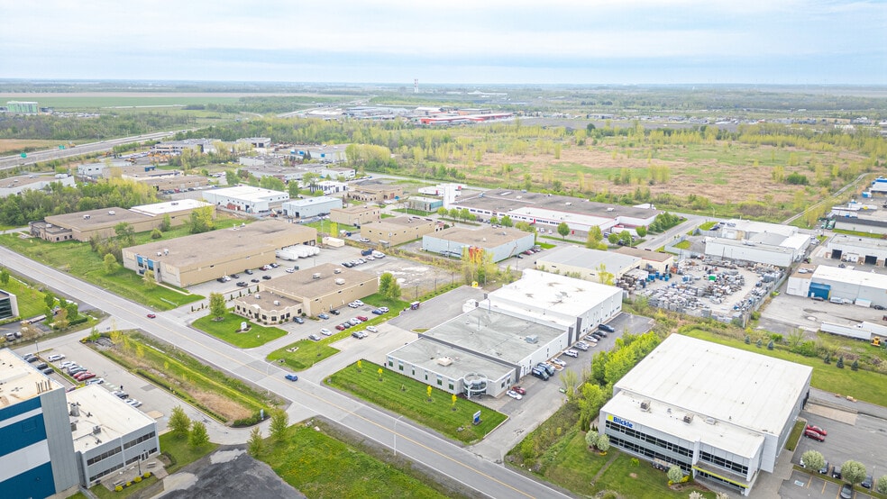 More Photos Of 275 Av Liberté, Candiac Warehouse For Lease