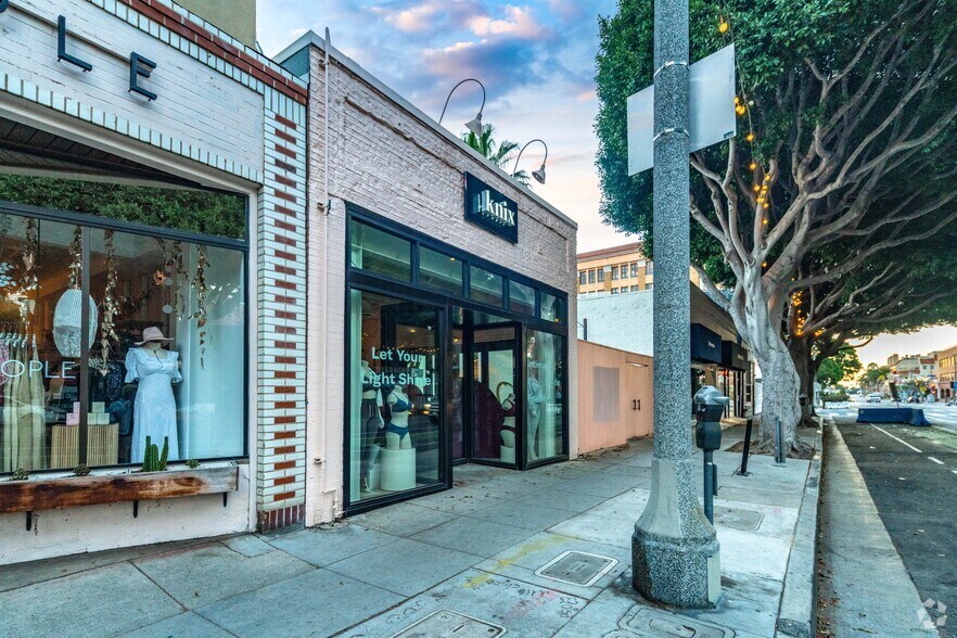 More Photos Of 2929 Main St, Santa Monica Restaurant For Sale