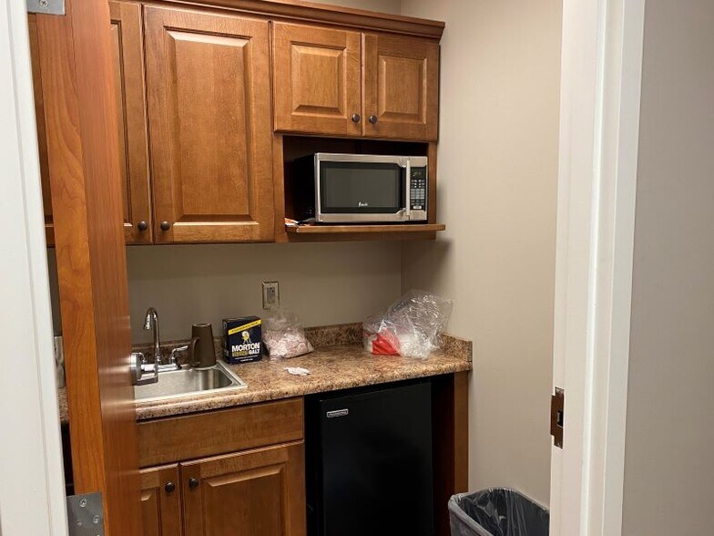 More Photos Of 1475-1495 W Main St, Tipp City Medical For Lease