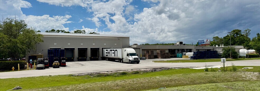 More Photos Of 9910 Bavaria Rd, Fort Myers Warehouse For Lease
