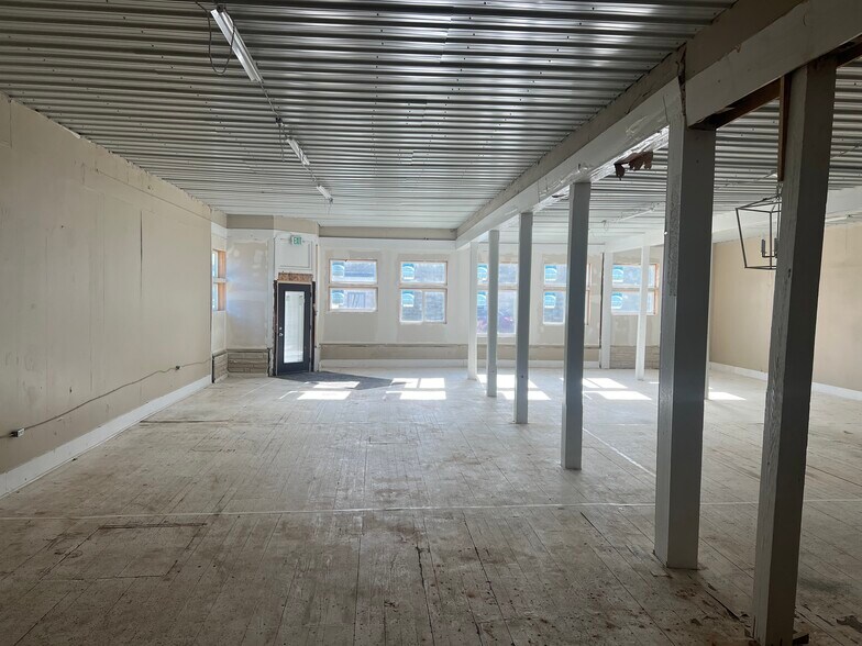 More Photos Of 1322 Howell St, Lafayette Office For Sale