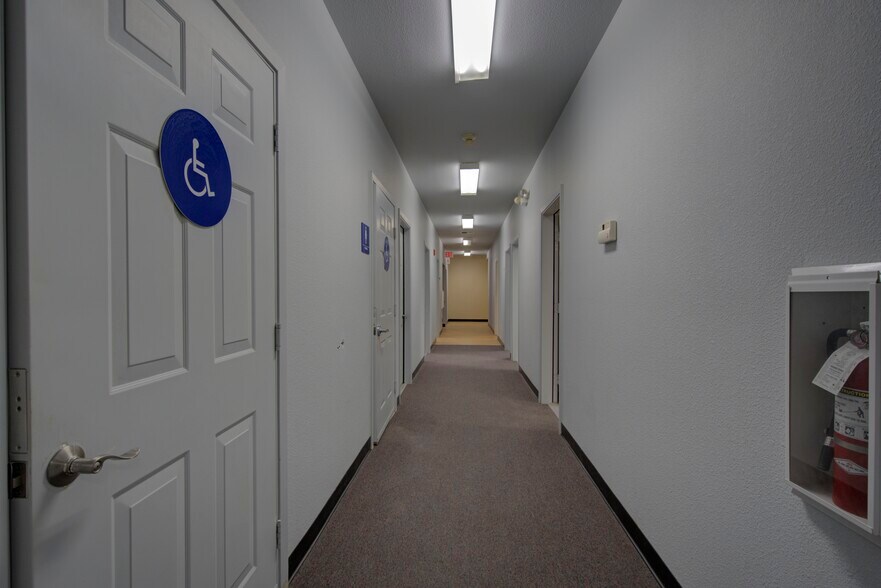 More Photos Of 295 Main St, Weed Office For Sale