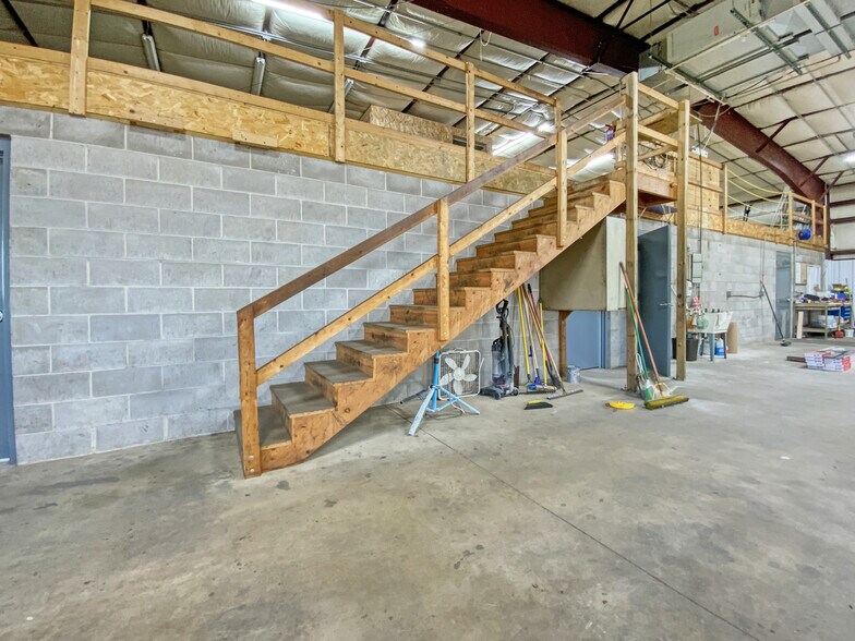 More Photos Of 411 Lorry St, Amherst Manufacturing For Sale