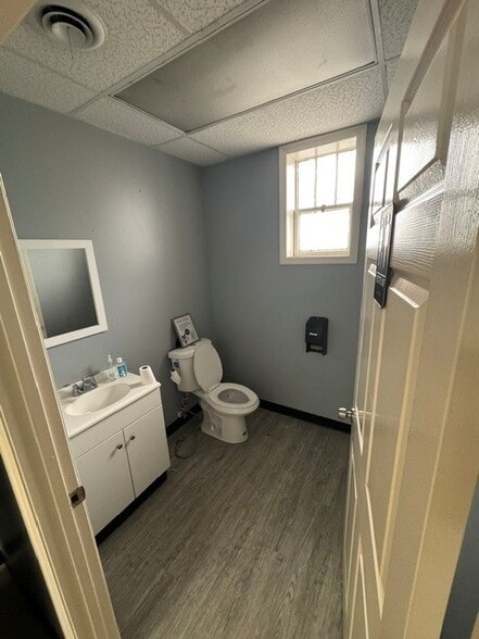 More Photos Of 1870 Midtown Dr, Columbus Flex For Lease