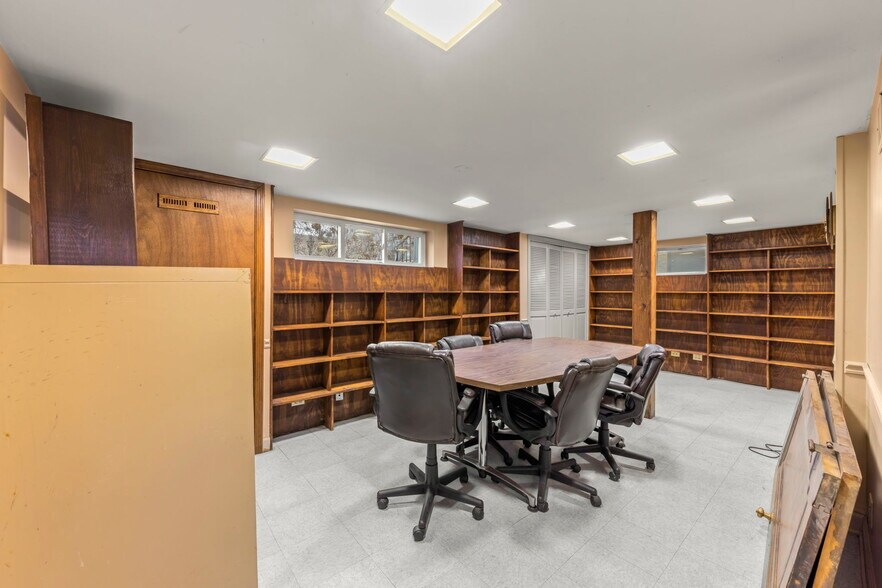 More Photos Of 305 S Naperville Rd, Wheaton Office For Sale