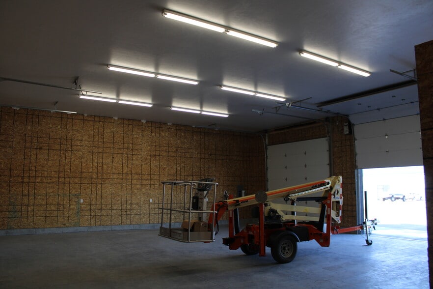 More Photos Of 57 W 465 N, Blackfoot Light Manufacturing For Lease