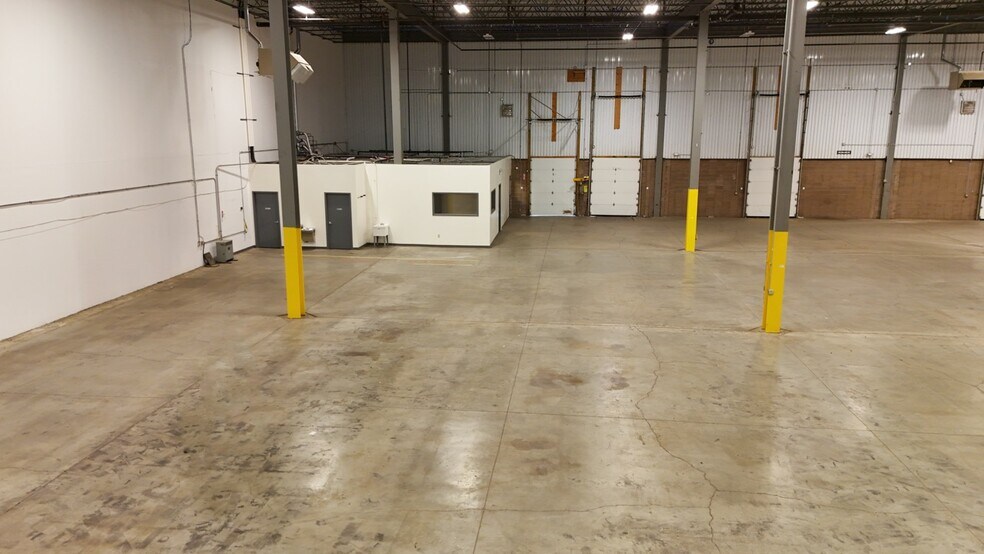 More Photos Of 30B Post Rd, Colonie Warehouse For Lease