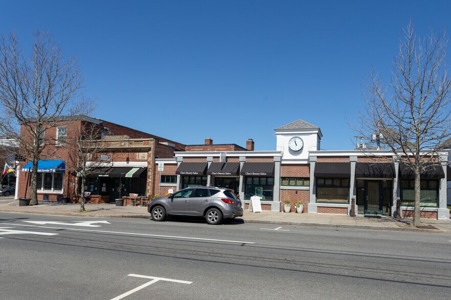 More Photos Of 334 Main St, Hyannis Storefront For Lease