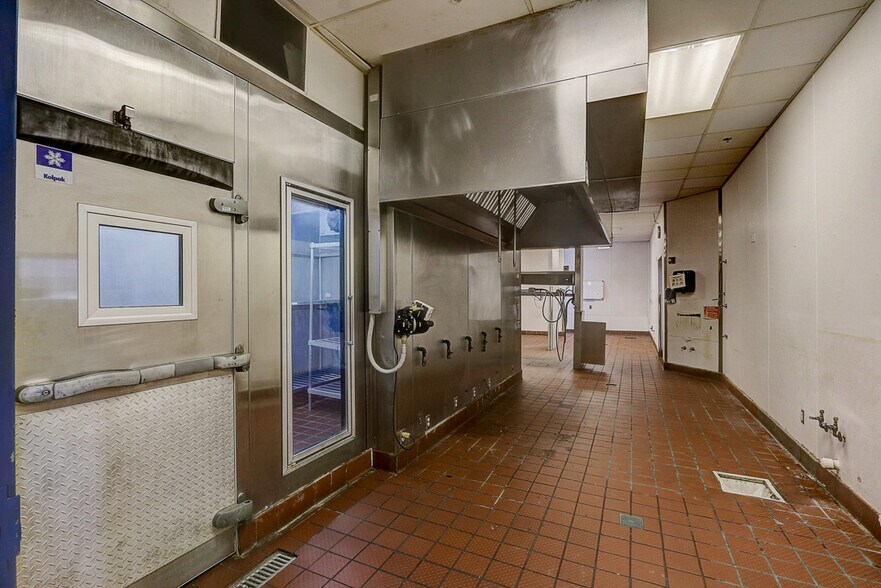 More Photos Of 2259 Deming Way, Middleton Restaurant For Sale