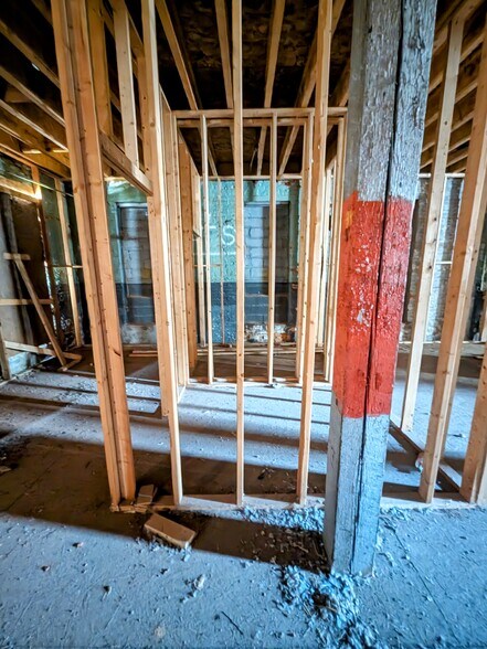 More Photos Of 208 S 4th St, Lafayette Freestanding For Sale