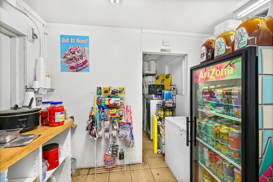 More Photos Of 9836 SW County Road 761, Arcadia General Retail For Sale