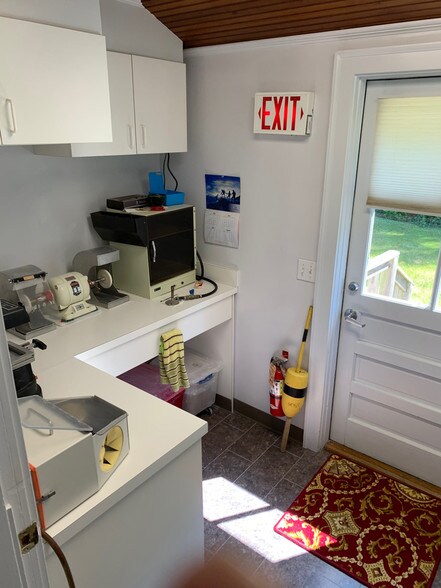 More Photos Of 98 Spencer Plain Rd, Old Saybrook Medical For Lease