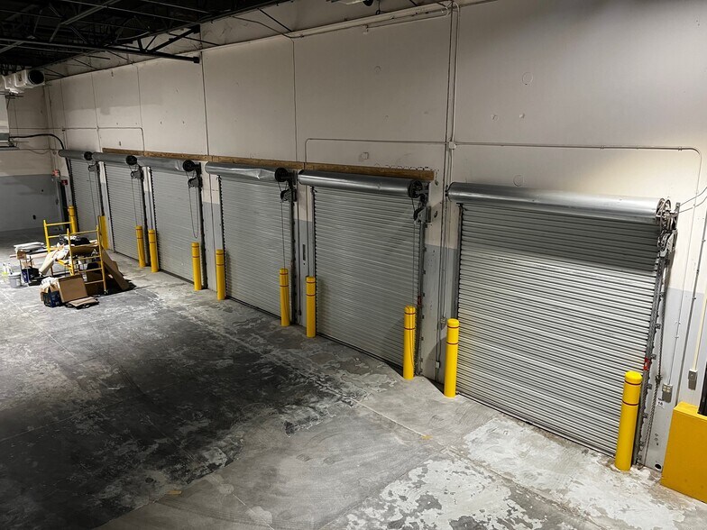 More Photos Of 8440 Tradeport Dr, Orlando Light Distribution For Lease