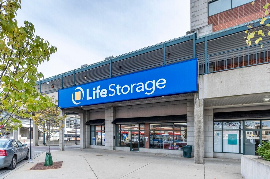 More Photos Of 7507-7545 N Clark St, Chicago Unknown For Lease