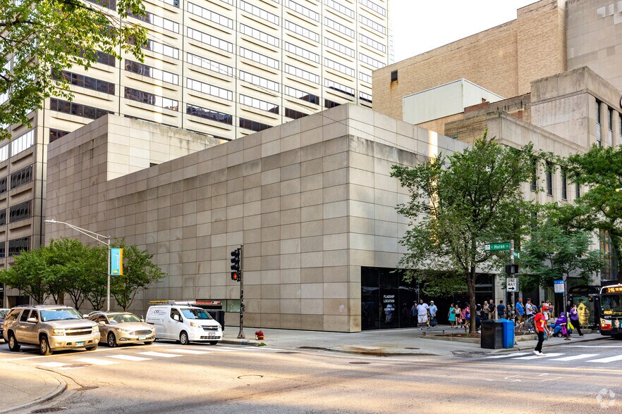 More Photos Of 679 N Michigan Ave, Chicago Storefront For Lease